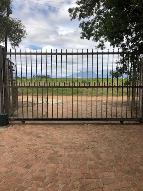杜班维尔 The Vineyard East酒店 外观 照片